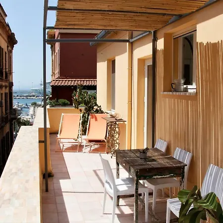 Con Terrazza Panoramica In Marina. *