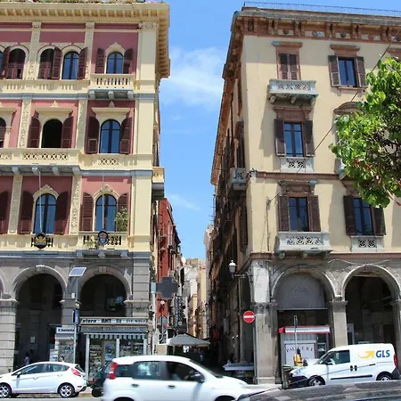 Con Terrazza Panoramica In Marina. * Cagliari